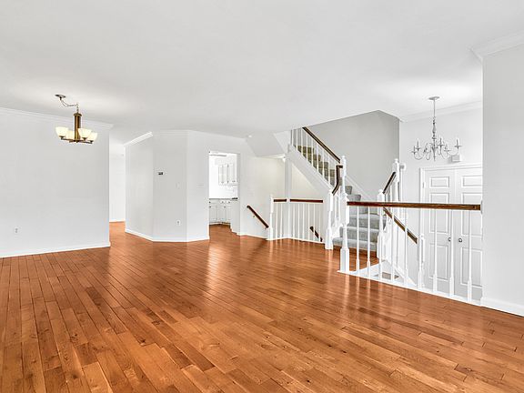 5th image of 7413 Salford Ct