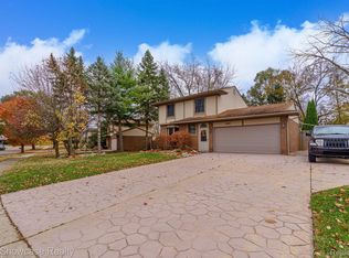 4945 Lore Dr, Waterford, MI