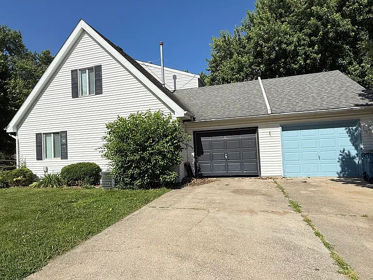 47 Shelly Dr — Photo 2