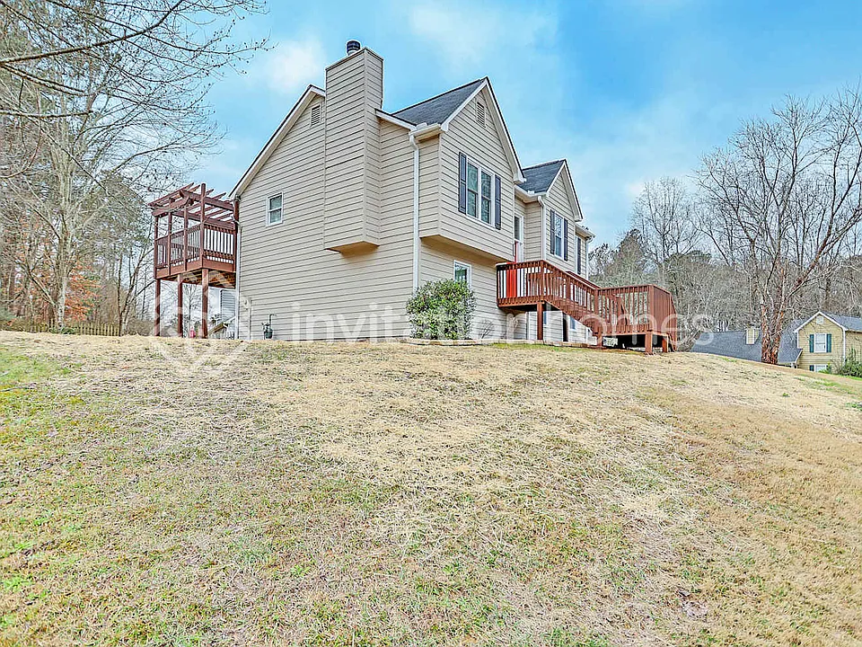 126 Aztec Way SE