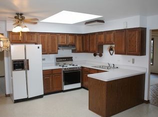 110 Buckingham Ct #209, Elk Grove Village, IL 60007