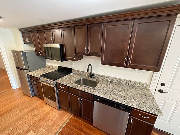 5th image of 33 S Lake Ave APT 1