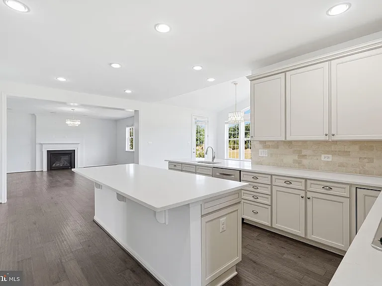 42222 Cameron Parish Dr — Photo 15