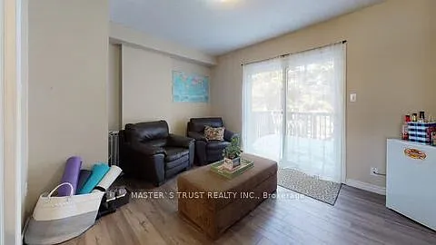 226 Westcourt Pl — Photo 4