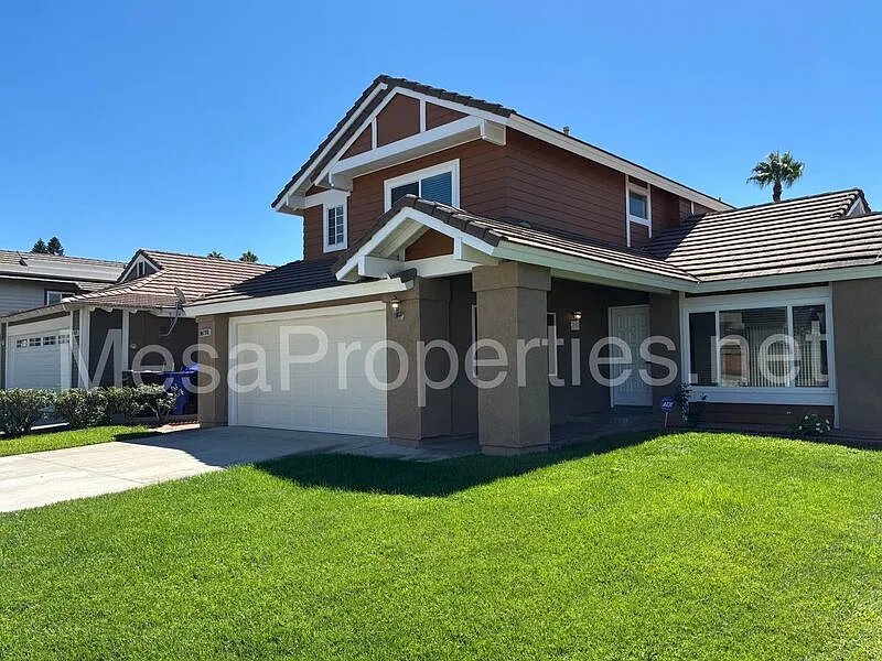 3 bed, 2.5 bath, 1322 sqft, $3,200 — Photo 1