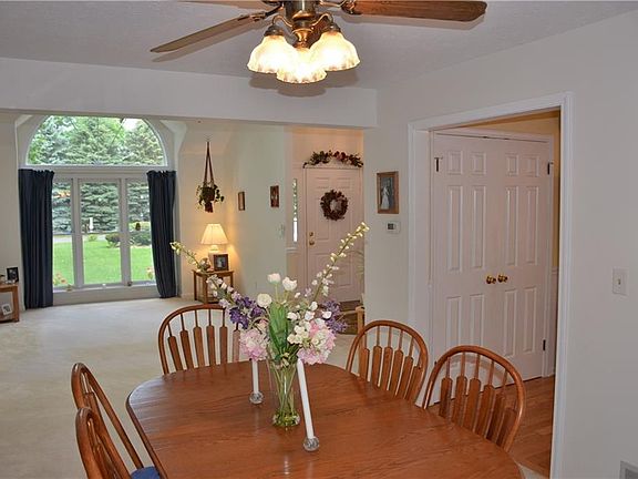 3rd image of 9 Cedarwood Dr