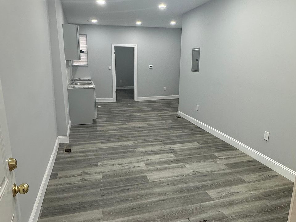 2nd image of 2727 N 29th St #1