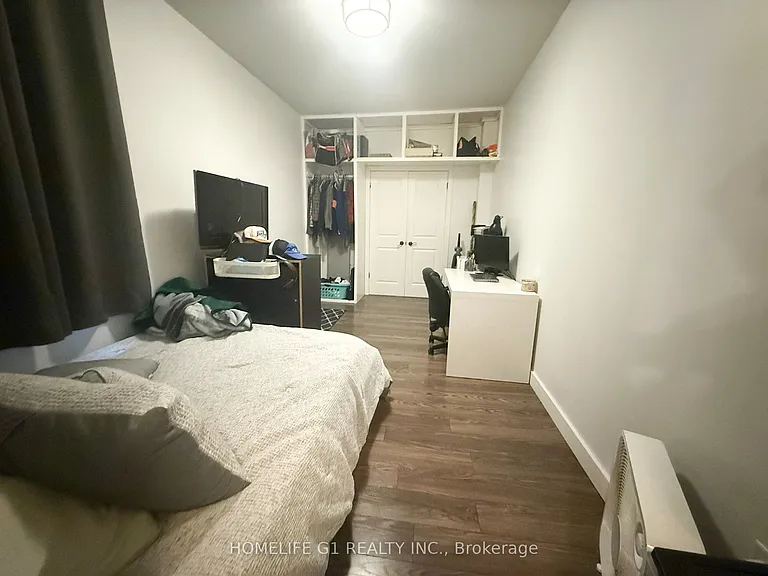 286 Hunter St W — Photo 11