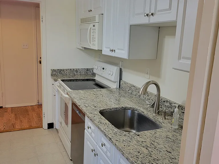 9701 Fields Rd #407-1 — Photo 3