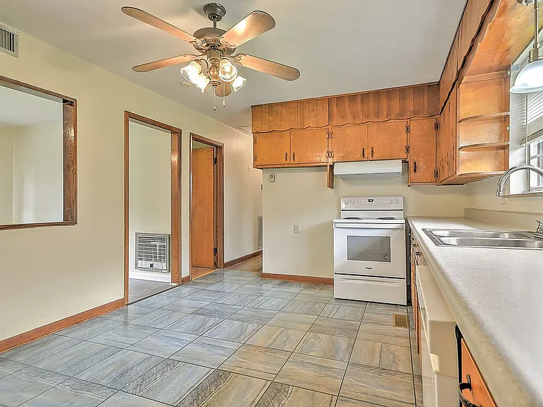 945 Bishop Loop — Photo 6