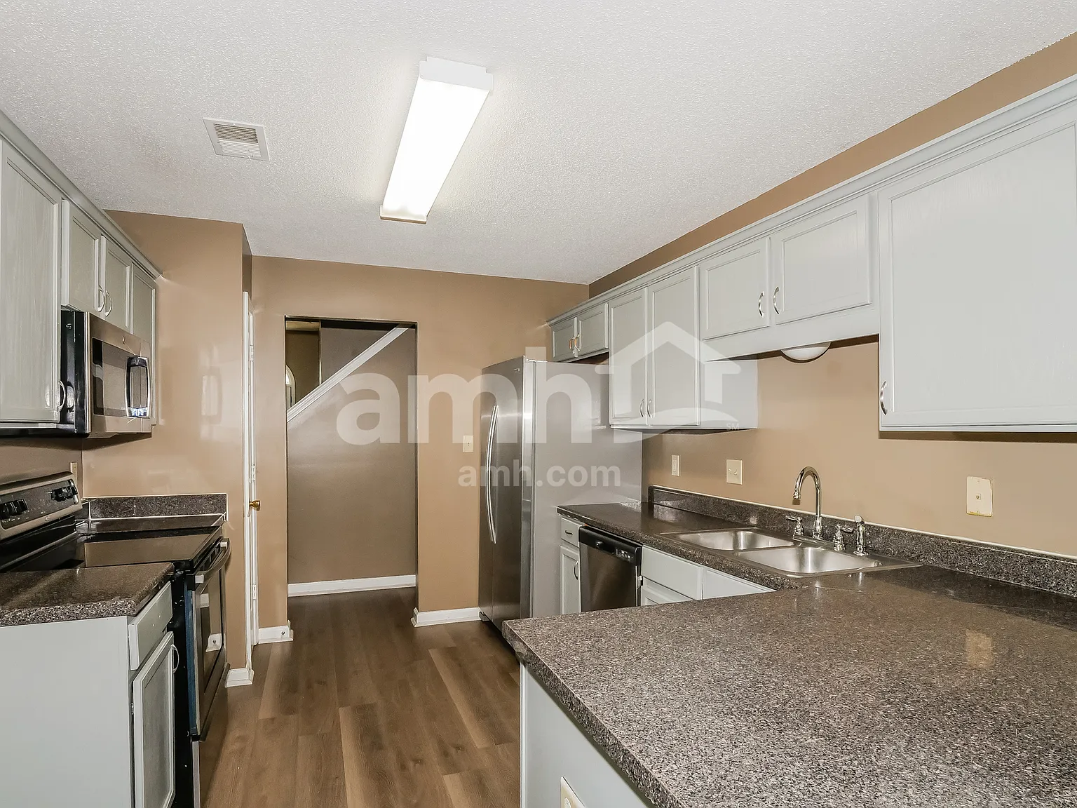 3 bed, 2.5 bath, 1805 sqft, $1,770 — Photo 4