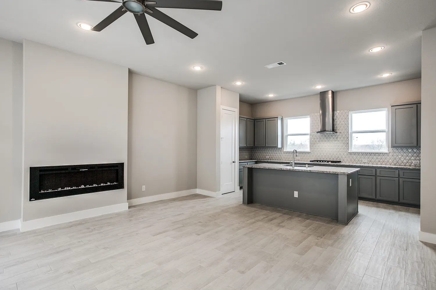 2468 Carmelita St — Photo 3
