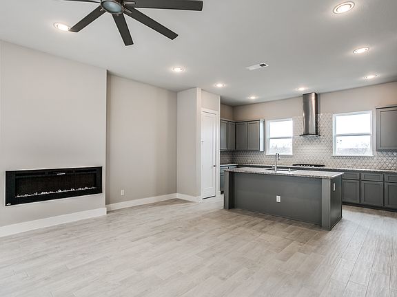 3rd image of 2468 Carmelita St