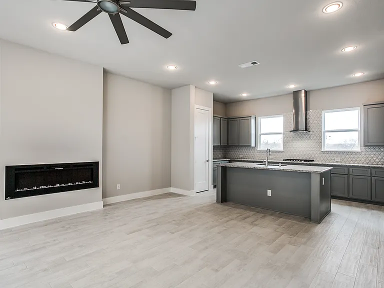 2468 Carmelita St — Photo 3