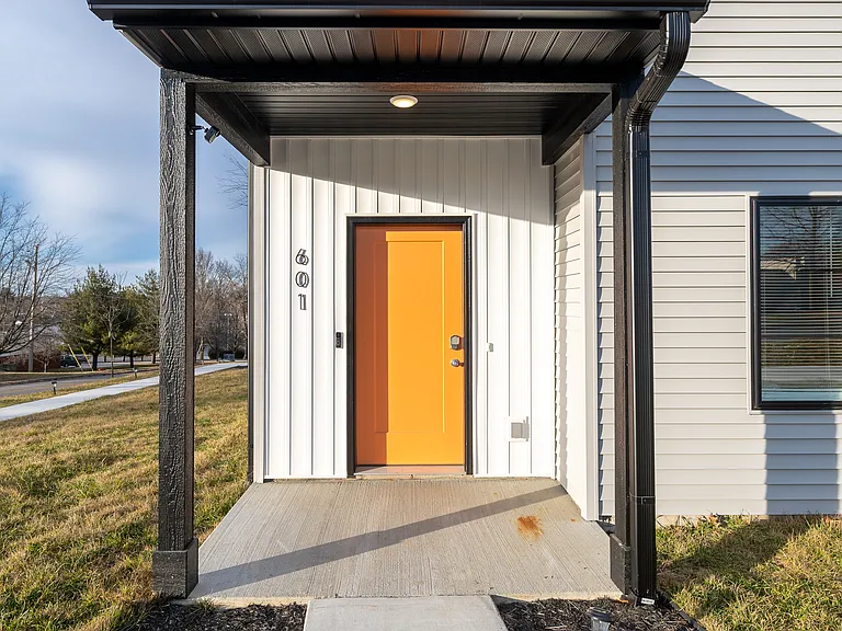 601 E Miller Dr — Photo 9