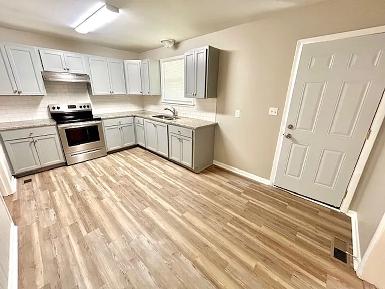 3902 Lakeview Dr — Photo 7