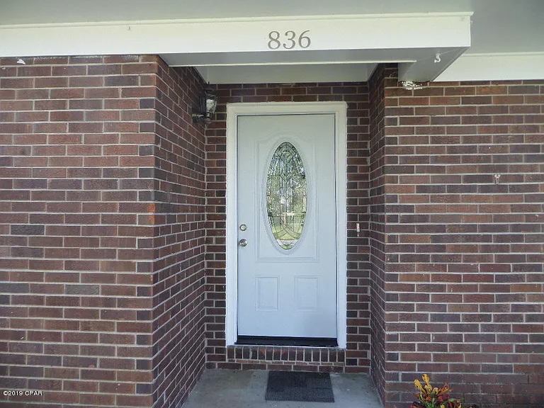 836 Miles Dr — Photo 2