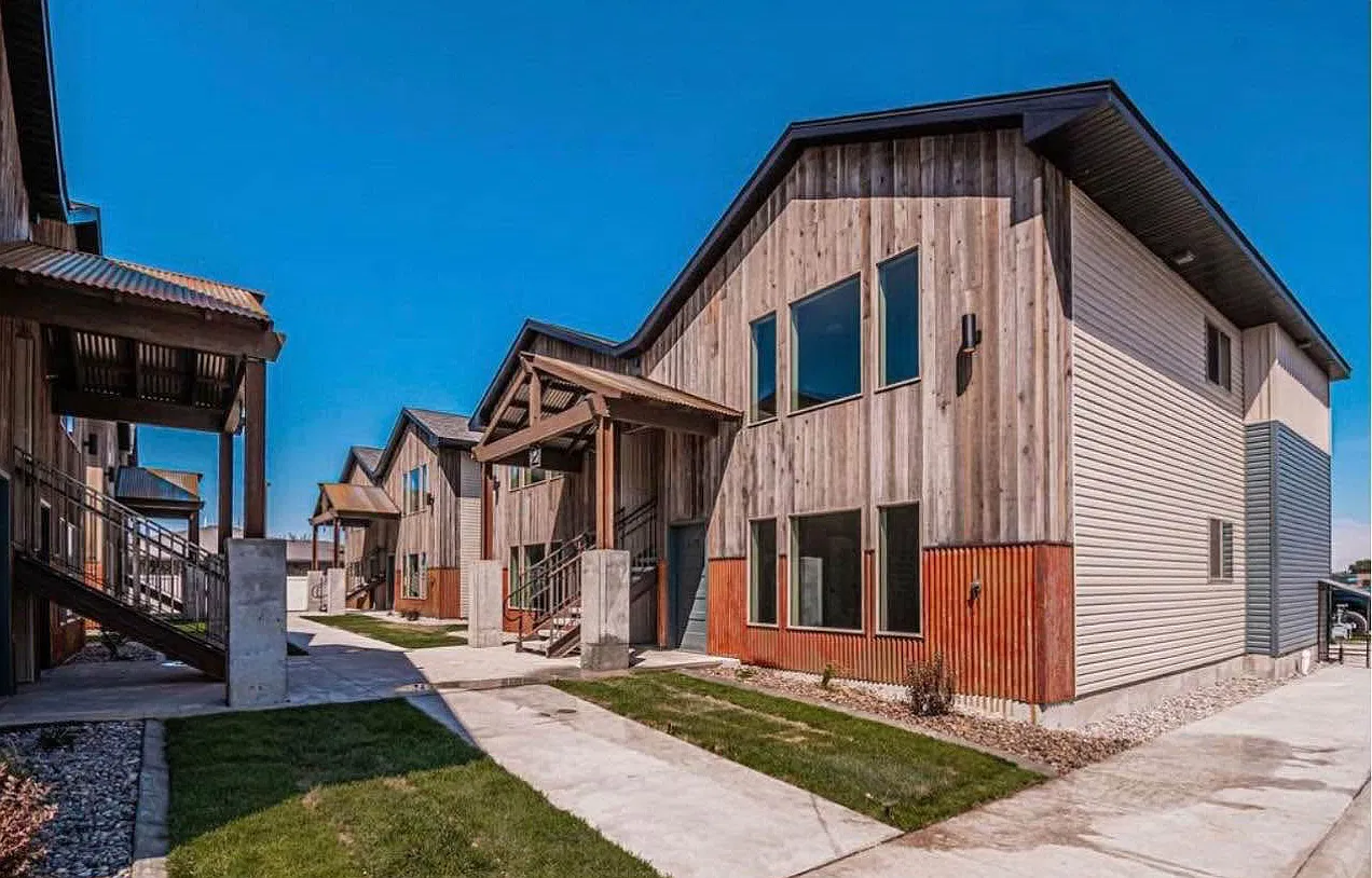 2 bed, 815 sqft, $1,350 — Photo 1