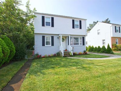 493 Helen Road, Mineola, NY, 11501