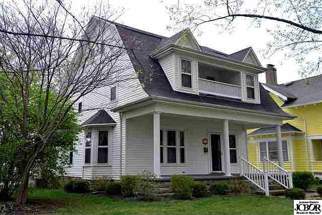 1st image of 611 N Poplar St