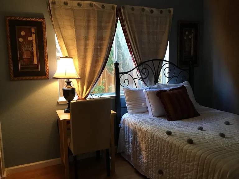Chaplin Ct — Photo 13