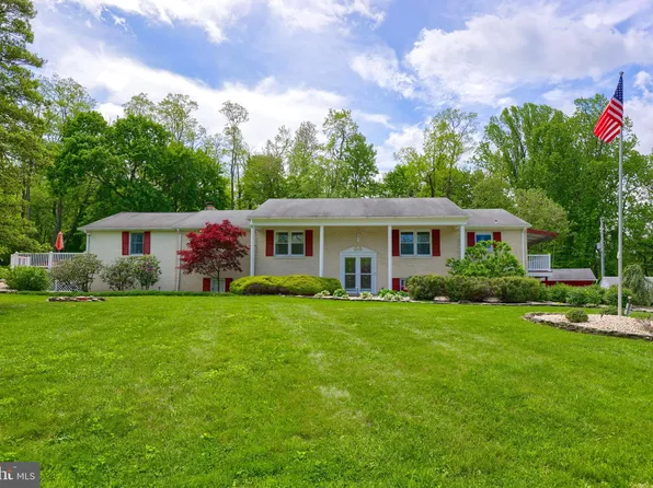4050 Farm Dr, York, PA 17402