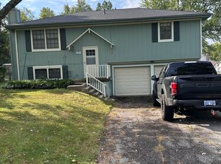 609 W King St, Spring Hill, KS 66083