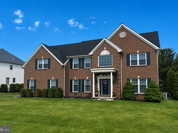 11 Bradley Dr, Wilmington, DE 19803