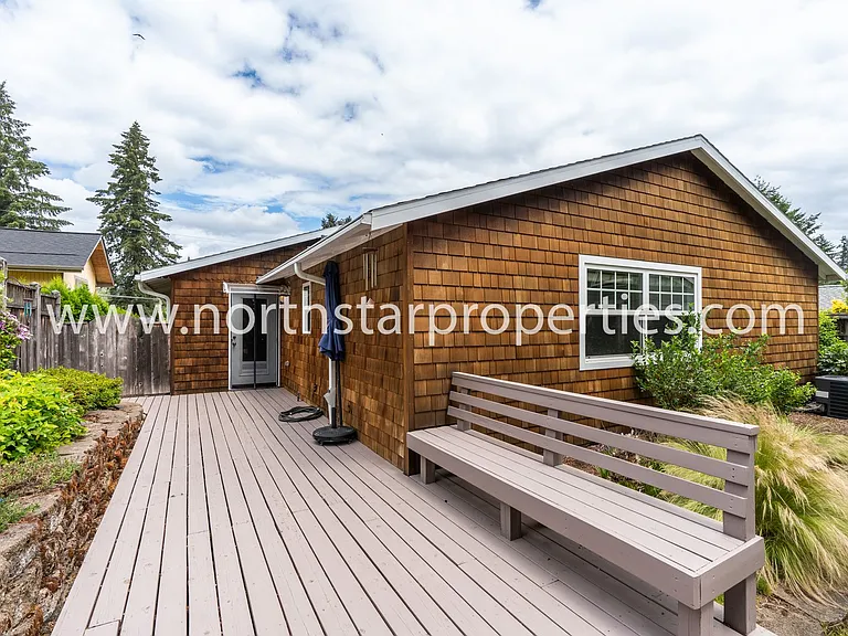 3540 SW Falcon St — Photo 26