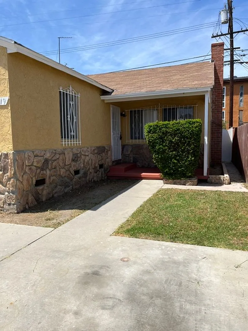 Don't miss this opportunity to lease a beautifully updated home in one of Gardena's most convenie... — Photo 3
