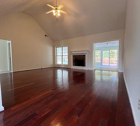 2nd image of 571 Togwatee Pass