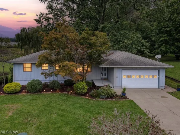 1239 Doralee Dr, Mogadore, OH 44260