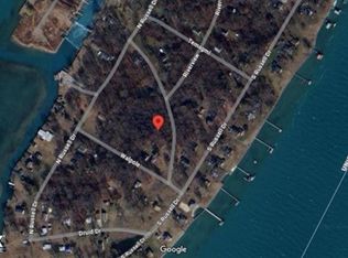 25 Algonac Rd, Algonac, MI 48001