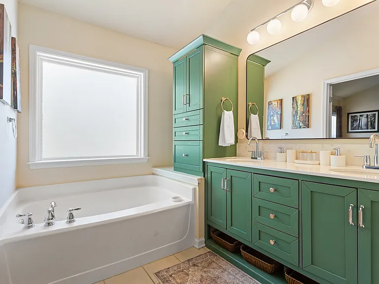 Pecan Knoll Dr — Photo 24