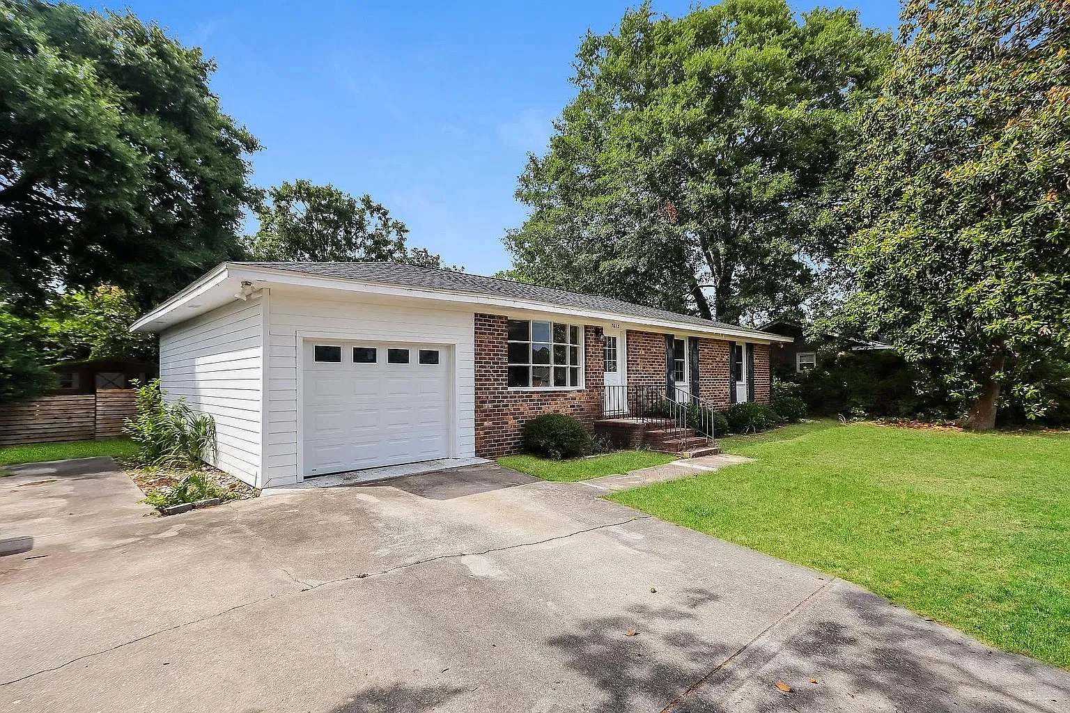 3 bed, 1354 sqft, $3,300 — Photo 2