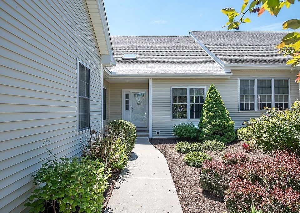 1st image of 7 Blossom Tree Dr Unit 7