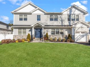 15 Frankie Ln, Old Bethpage, NY 11804