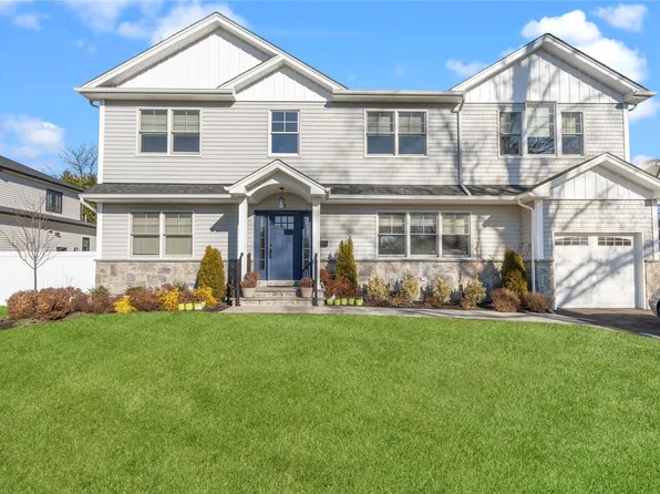 15 Frankie Lane, Old Bethpage, NY 11804