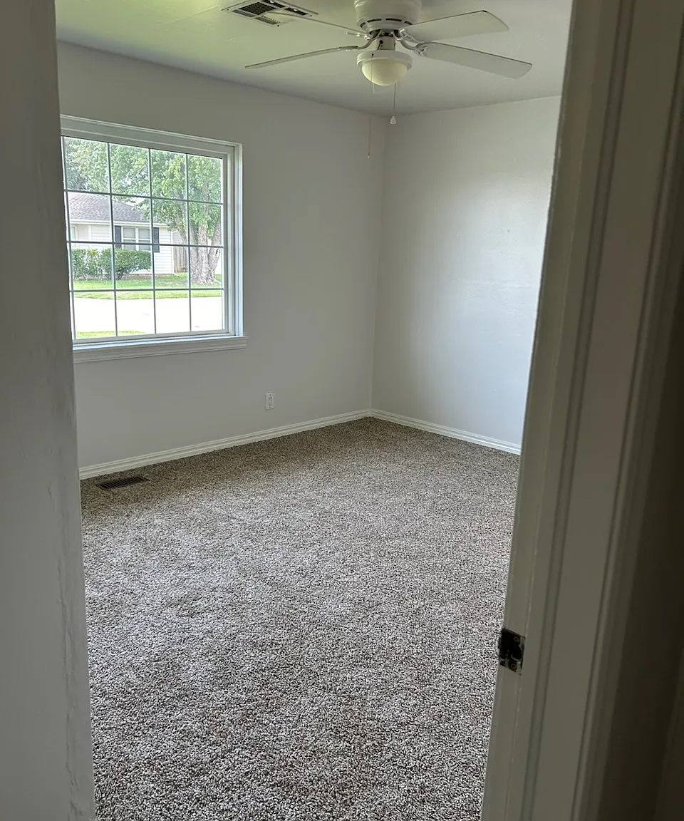 2 bed, 900 sqft, $1,000 — Photo 1