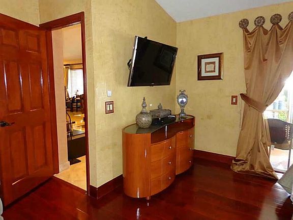 3rd image of 1585 Salerno Cir