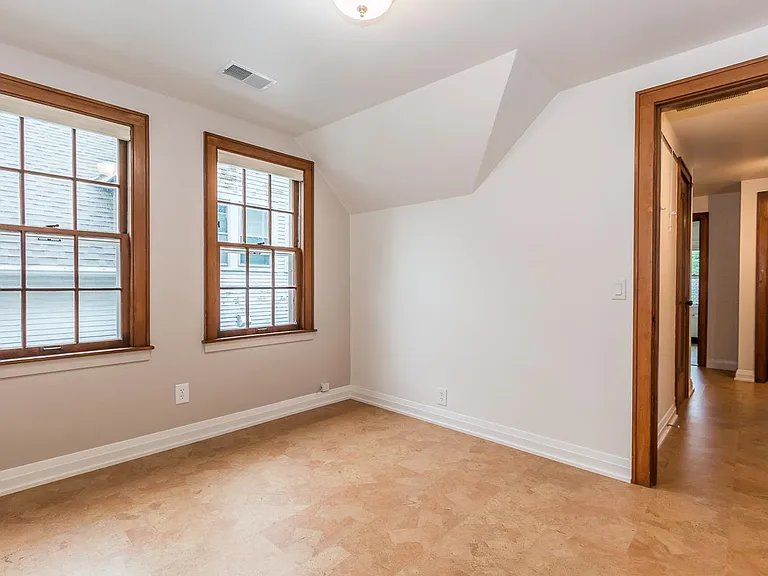 2133 Sommers Ave — Photo 8