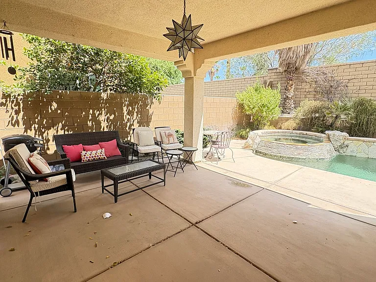 73447 Travers St — Photo 2