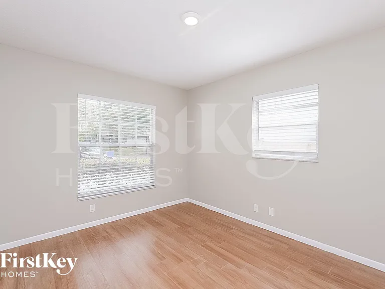 2210 Boxwood Way — Photo 11