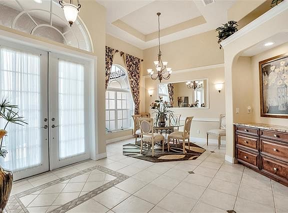 4th image of 266 S Heathwood Dr