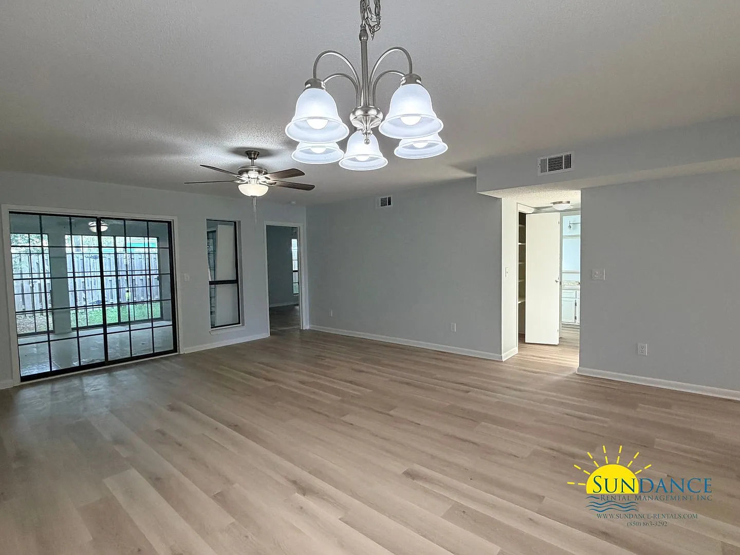 Updated 2 Bedroom TownHome in Shalimar! — Photo 2