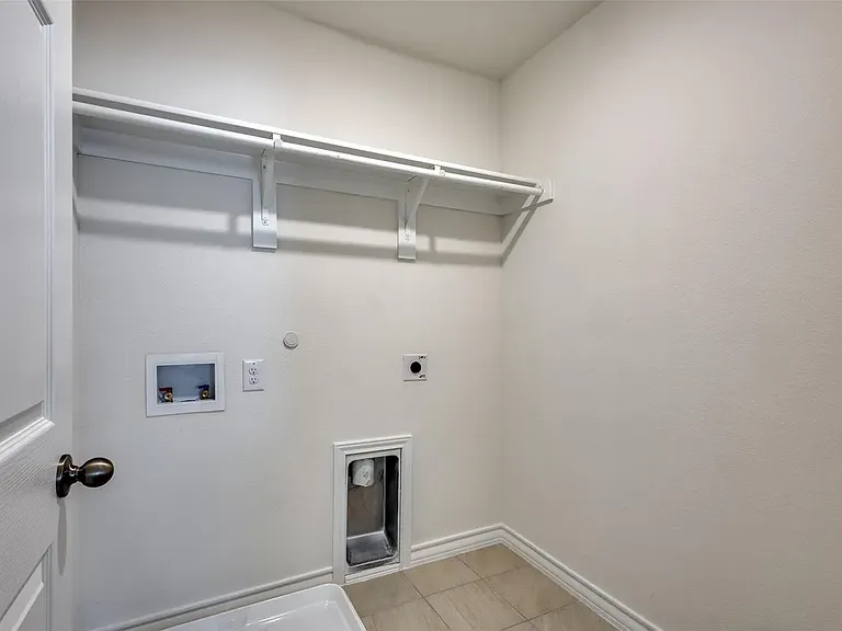 749 Windsor Dr — Photo 29