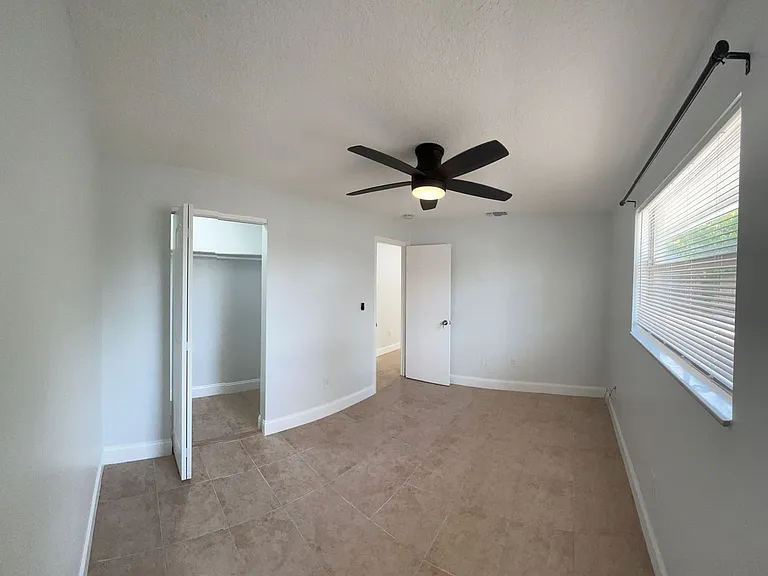 520 46th St #522 — Photo 10