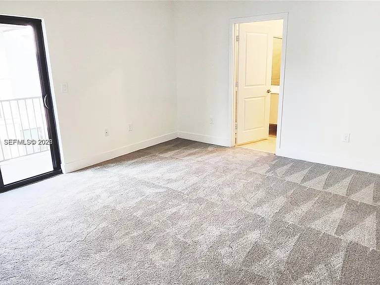 4583 NW 83rd Pl — Photo 9