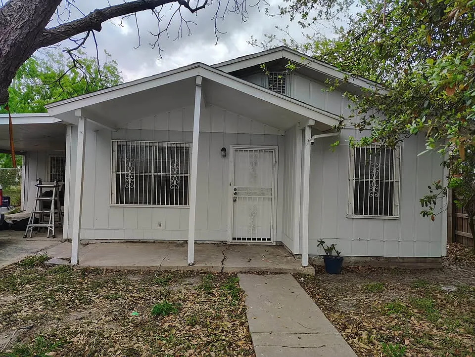 3 bed, 1054 sqft, $1,370 — Photo 1