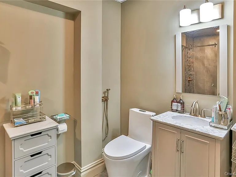 433 New Rochelle Rd — Photo 29